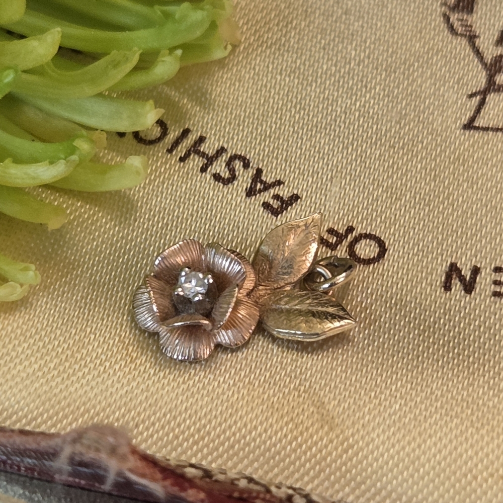 Gorgeous Vintage Two-Toned 14k Gold And Genuine Diamond Flower Pendant